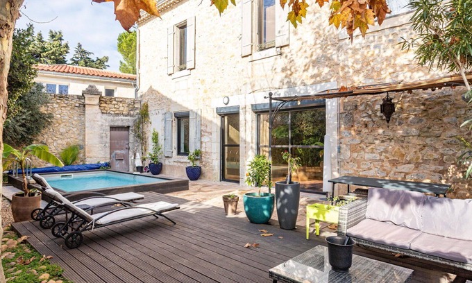 Jonquieres-Saint-Vincent Casa | Casa de vacaciones privada con WIFI, piscina privada, TV, terraza, mascotas permitida, aparcamiento