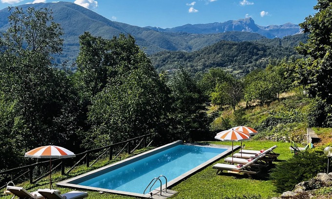 San Romano in Garfagnana Villa | ¡Un molino de agua bellamente renovado con su propia piscina y cascada!