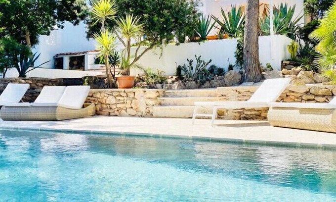 Sant Josep de sa Talaia Casa | Beautifully renovated vila 2 steps from the beach (max 8 adults or 6 adults and 4 children)