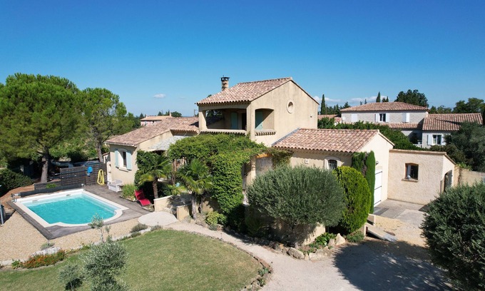 Sainte-Cecile-les-Vignes Casa | Bonito chalet con piscina