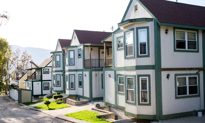 Paliki Villa | Hermosas villas en un escenario pintoresco con la montaña y vistas al mar