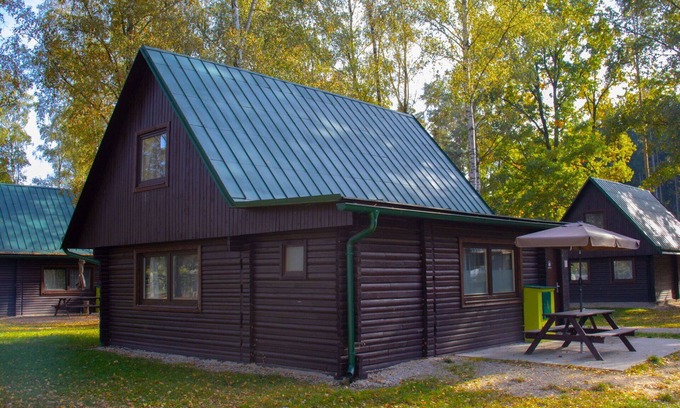 Hradec Kralove Casa | Acogedor apartamento en villa para 12 personas con WIFI, TV, patio y mascotas permitida