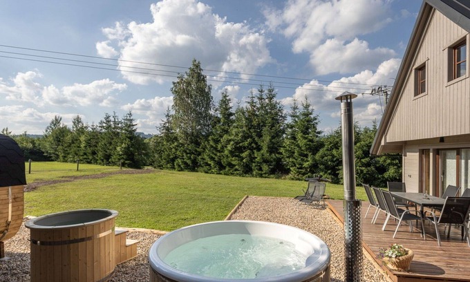 Dolni Branna Casa | Maravillosa casa de vacaciones privada con jacuzzi, WIFI, TV, terraza y mascotas permitida