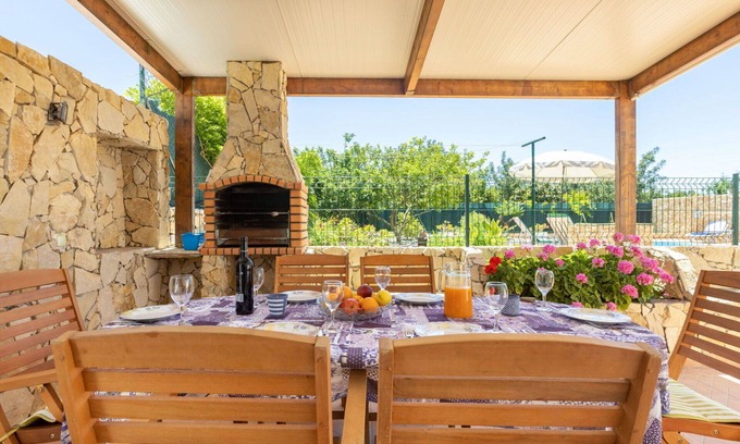 Murta Casa | Estupenda casa de vacaciones privada con WIFI, piscina privada, A/C, TV, terraza y aparcamiento
