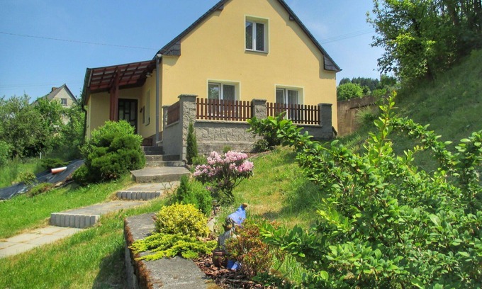 Police nad Metuji Casa | Maravillosa casa de vacaciones privada con piscina privada, WIFI, terraza y mascotas permitida