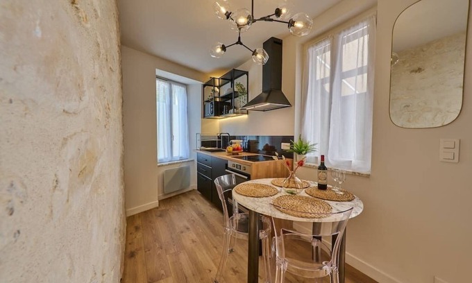 Veneux-les-Sablons Apartamento | ★★★★★ Beautiful Duplex Design with private terrace - Ideally located