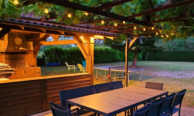 Sainte-Eulalie-en-Born Apartamento | Beautiful renovated, independent apartment with large garden