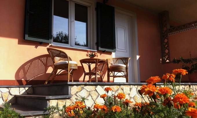 Cinquale Apartamento | Casa adosada, 3 dormitorios, dos baños, jardín, patio, WiFi gratis, aire acondicionado