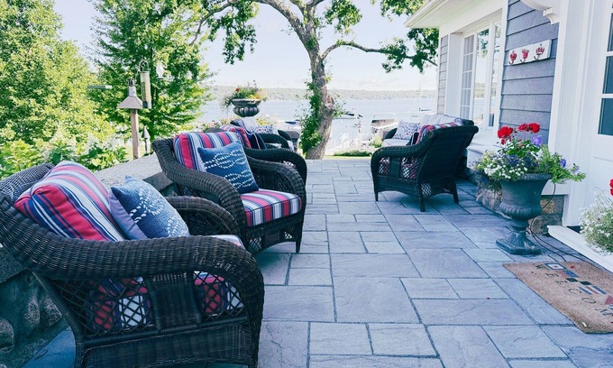 Glenwood Springs Casa | Beautiful Lake Geneva Lakefront home adorably decorated in sought after Fontana!