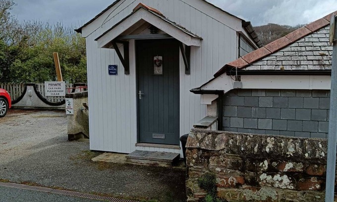 Truro Cabaña | Beautiful 1-Bed Riversi Cottage Located in Malpas
