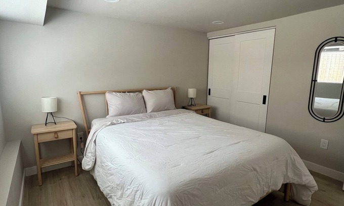 Des Moines Casa | Beautiful 1-bedroom studio in Des Moines!