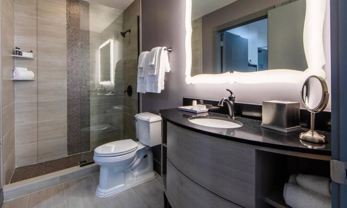 French Quarter Complejo | Beautiful 1 Bedroom Signature In NOLA Walking Distance to Bourbon Street