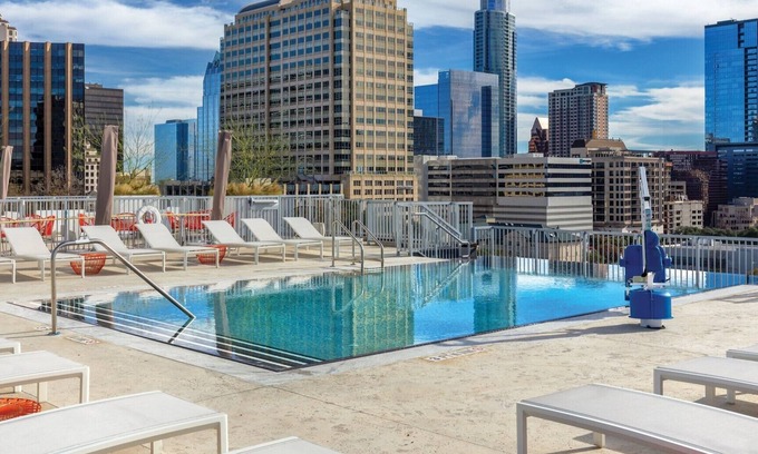 West End Condominio | Beautiful 1 bedroom with rooftop pool!