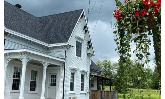 Stanstead Township Apartamento | Beautiful 100 year old fully renovated A/C