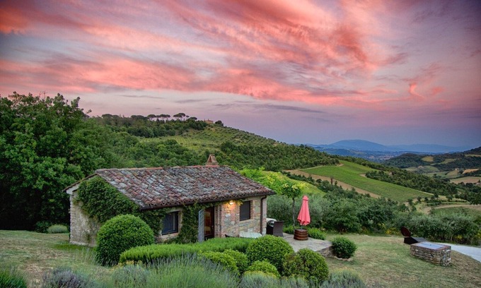 Montelovesco Cabaña | Beautiful 16th Century Stone Cottages to Rent