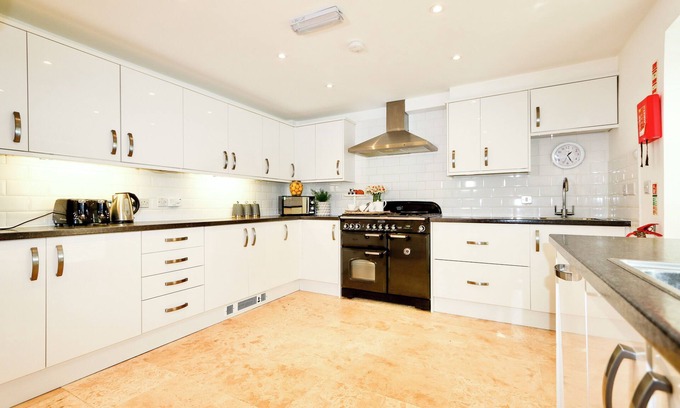 Bury St Edmunds Casa | Beautiful 18 person barn set in a quite and tranquillity area