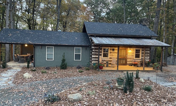 Winston - Salem Cabina | Beautiful 1800’s Cabin with newly renovated addition. WFU only 5 miles away.