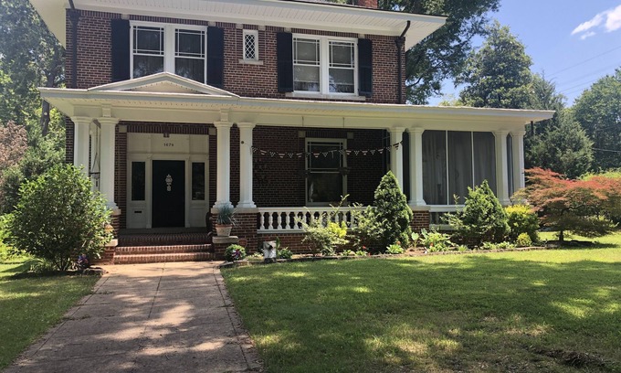Petersburg Casa | Beautiful 1915 Four Square Home 5 minutes to downtown Petersburg VA