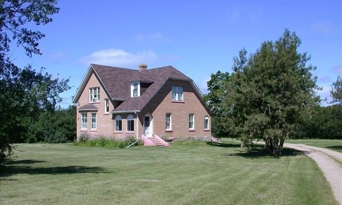 Division No. 16 Casa | Hermosa casa de campo de 1921 Brick & Fieldstone ... Casa Tummel