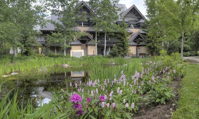 Village North Condominio | Beautiful 1st-floor condo with fireplace & patio, short walk or shuttle to lifts