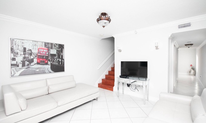 The Crossings Apartamento | Beautiful 2/2.5 Condo w/Free Parking Fast WIFI