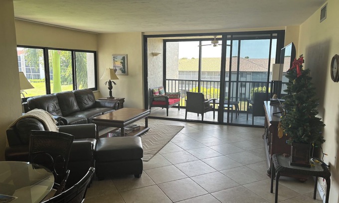 McGregor Condominio | Beautiful 2/2 condo in gated community on the River