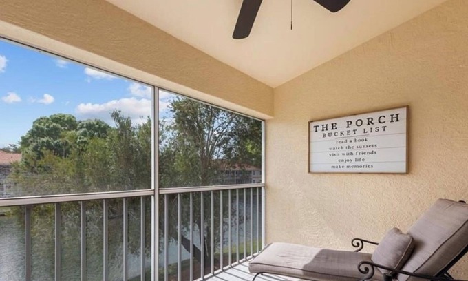 North Naples Condominio | BEAUTIFUL 2/2 Condo Naples *LOCATION*
