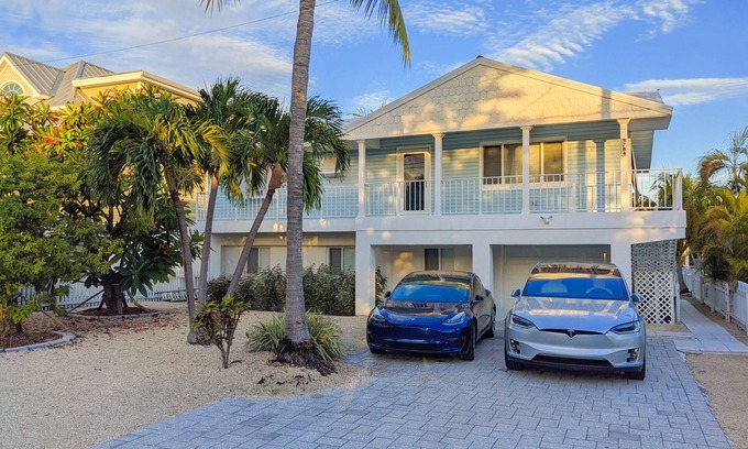 Little Torch Key Casa | Hermosa 2/2 Waterfront Designer Home para su escapada familiar
