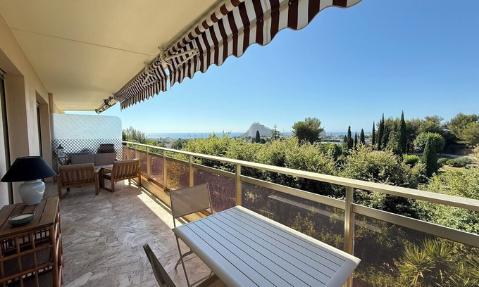 Bastide Giraud Condominio | Beautiful 2-bedroom apartment with sea view - swimming pool - tennis court