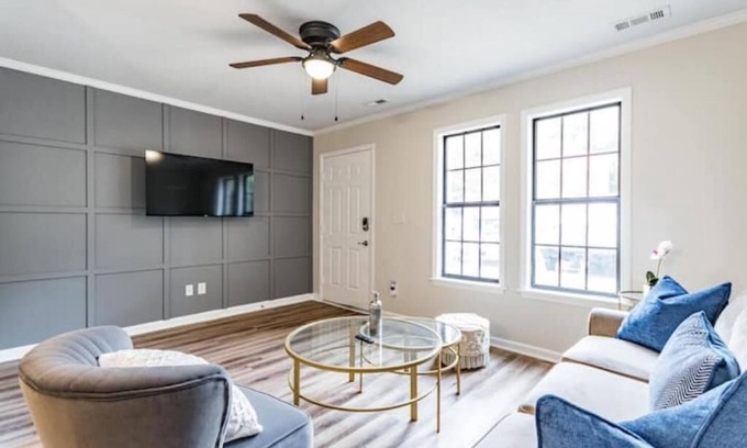 Southwest Raleigh Casa | Beautiful 2 bdr Townhome w King bed and free wifi