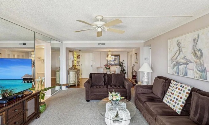 Island Estate Condominio | Beautiful 2 bedroom 2 bath condo on Clearwater Beach close to beach!