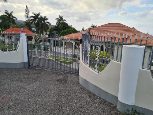 IronShore Estates Apartamento | Beautiful 2-Bed Apartment in Montego Bay