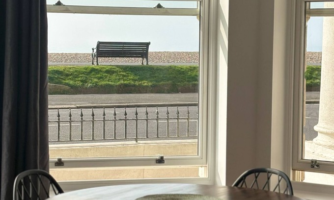 Worthing Apartamento | Beautiful 2 Bed Apartment on Beach by Urban Roost
