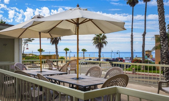 Carpinteria Condominio | Beautiful 2 Bed Beach Condo #201 2 Bedroom Condo by Sunset Shores Condominiums