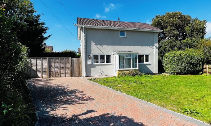 New Forest District Casa | Beautiful 2 bedroom full-furnished semi-detached house with parking