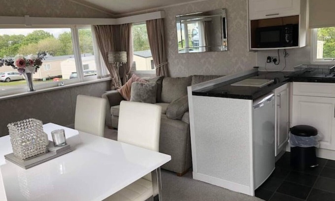 Cowes Casa | Beautiful 2 Bed Static Caravan, Thorness Bay, Isle of Wight