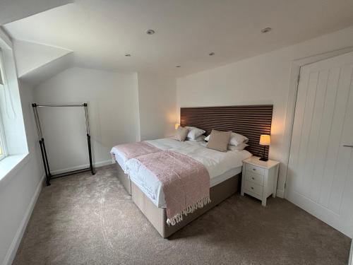 Airdrie Casa | Beautiful 2 Bed home Airdrie