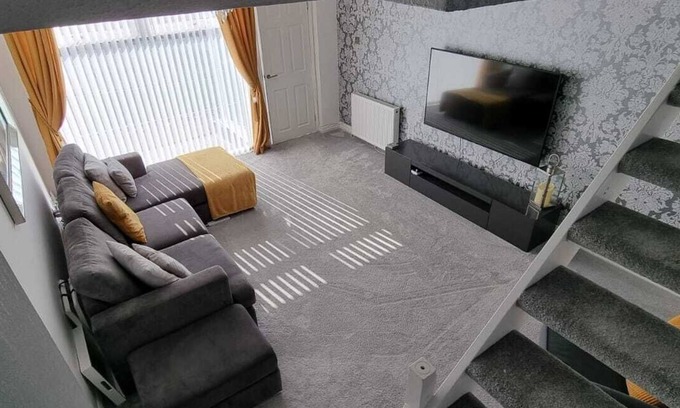 Motherwell Casa | Beautiful 2 bed house, close to M74 and Strathclyde Park