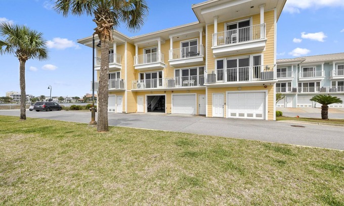 Villa Sabine Townhouses Casa | BEAUTIFUL 2 Bedroom, 2.5 Bath Townhouse on Sabine Bay w/ Elevator!