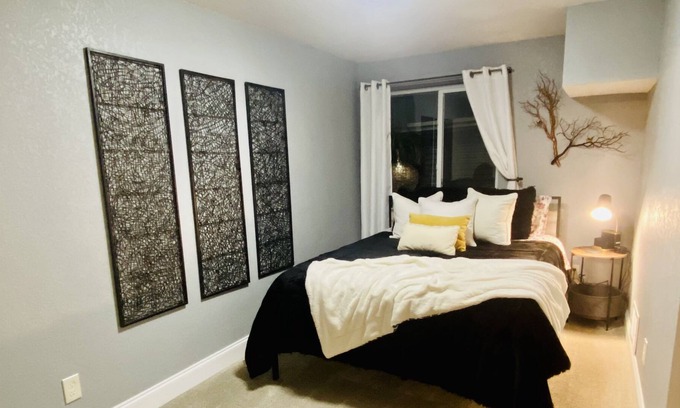 Martinez Park Apartamento | Beautiful 2 Bedroom Apt in Old Town w/Free Parking