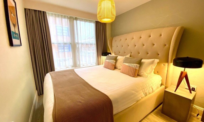 Poole Apartamento | Beautiful 2 Bedroom Apartment inc. Parking & Wifi