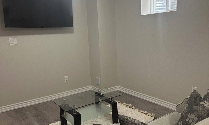 Durham Region Apartamento | Beautiful 2 bedroom basement apartment with separate entrance