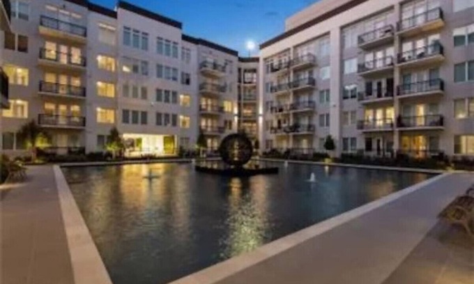 The Galleria Apartamento | Beautiful 2 bedroom Condo near Galleria Mall