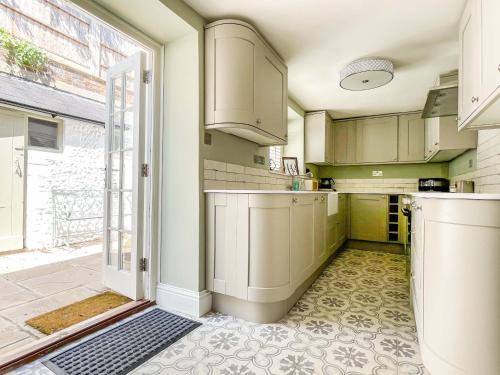 Arundel Casa | Beautiful 2 Bedroom Cottage with Private Courtyard in Arundel Centre