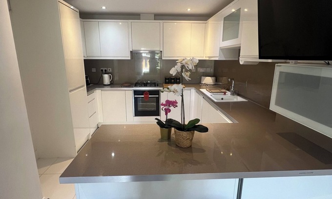 Woodhouse Apartamento | Zenobia London Luxury Apartments Flat 1