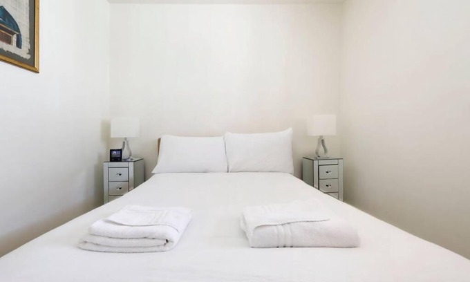 Kemptown Casa | BEAUTIFUL 2 bedroom MEWS HOUSE WITH PARKING BY THE BEACH