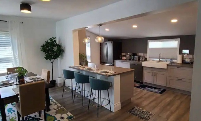 North Bay Casa | Beautiful 2 Bedroom Home in the Heart of North Bay