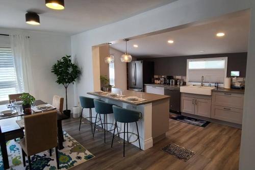 North Bay Casa | Beautiful 2 Bedroom Home in the Heart of North Bay