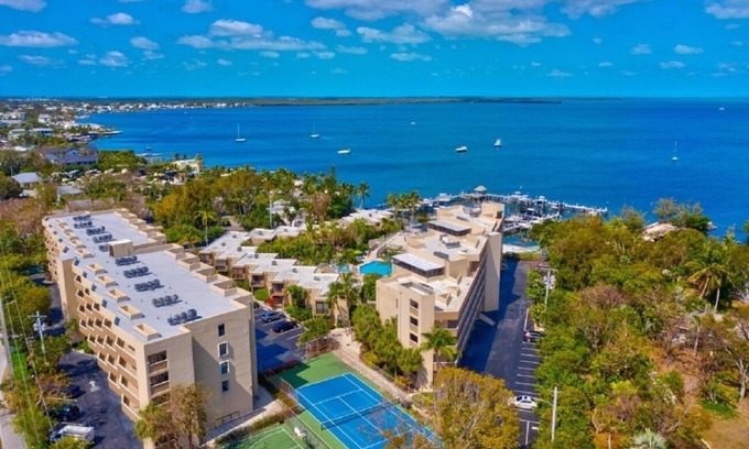 Key Largo Condominio | Beautiful 2 bedroom Key Largo condo in gated resort community.