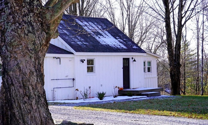 Hinsdale Cabina | Beautiful 2-Bedroom + Loft with Hot Tub at Lake Ashmere